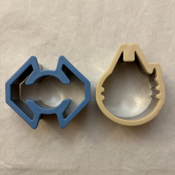 8 pc Star Wars Cooking Bundle / 2 Cookbooks and 6 Cookie Cutters - Picture 6 of 12